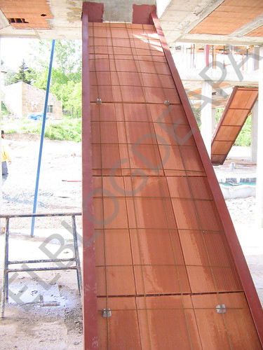 Detalle constructivo escalera metálica